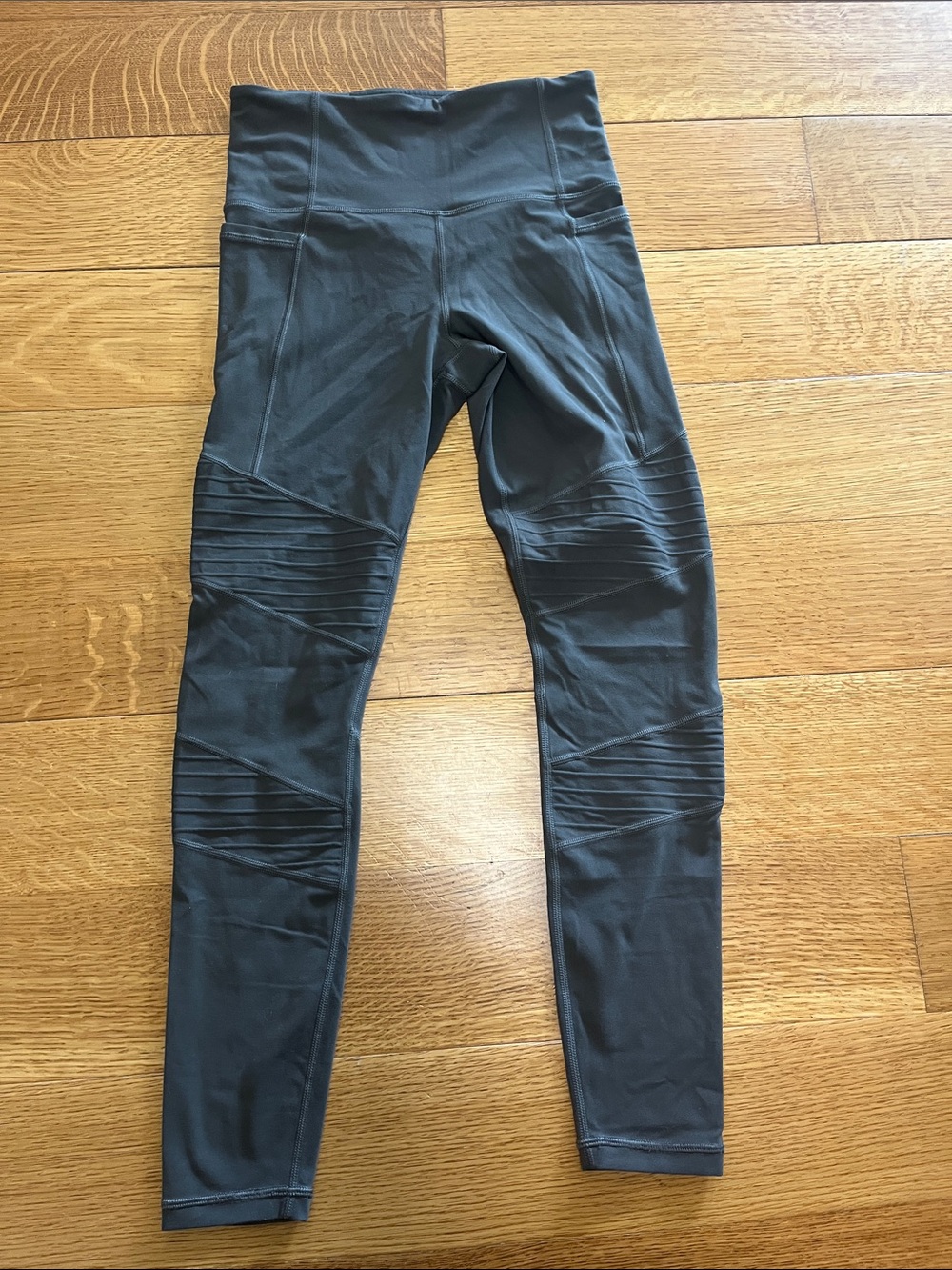 Athleta inclination Moto, tight pants legging size small